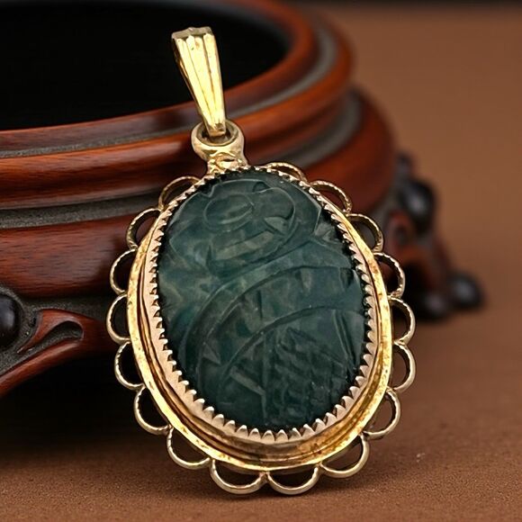 Vintage Gold Tone Pendant Green Glass Filigree Setting Mid Century  7S - Picture 1 of 7